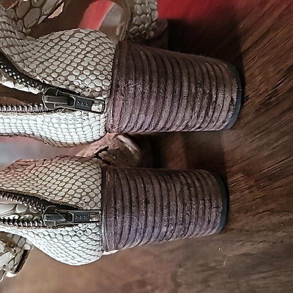 FreeBird Rare Claw White Python Snake Heel Sandals - Picture 4 of 5